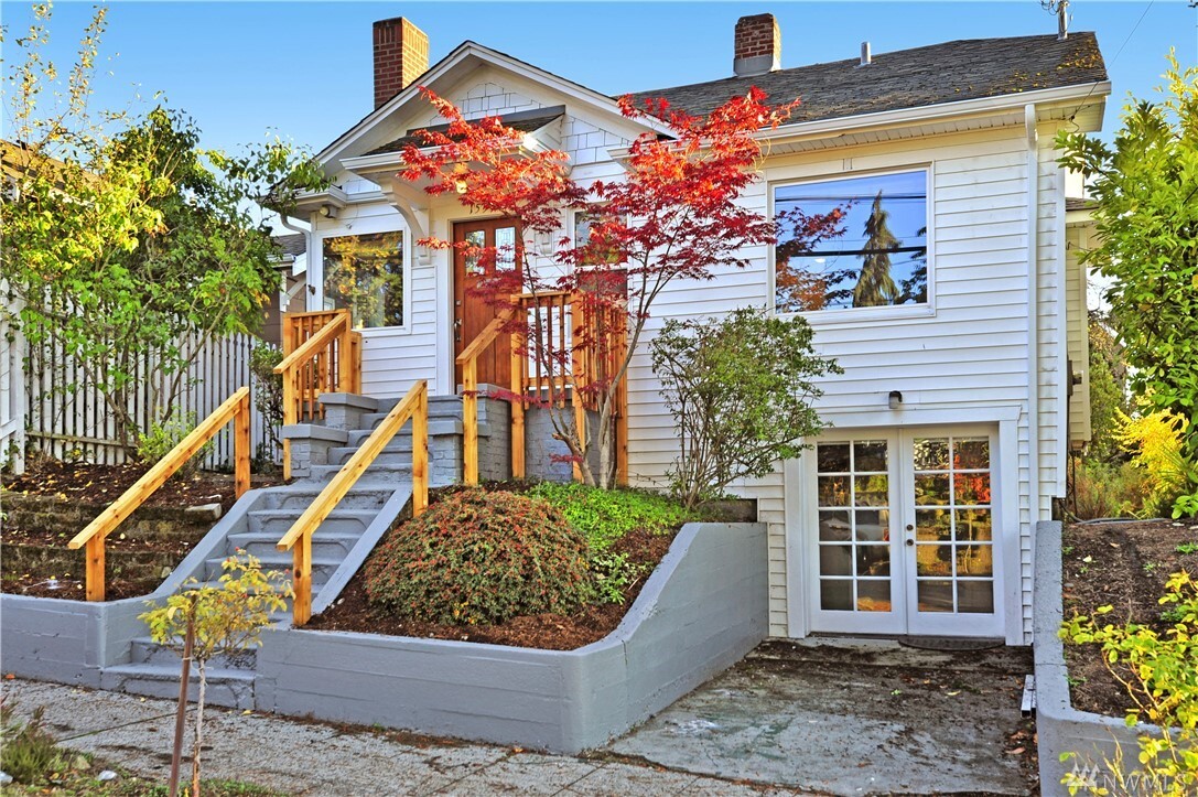 Property Photo:  1555 N 36th St  WA 98103 