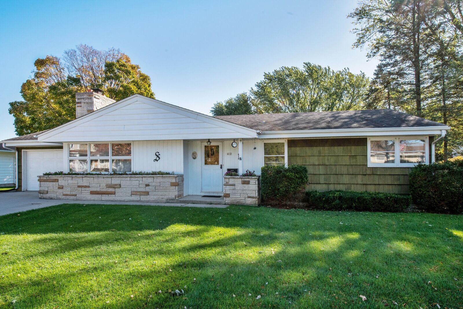 Property Photo: 412 Franklin St WI 53090