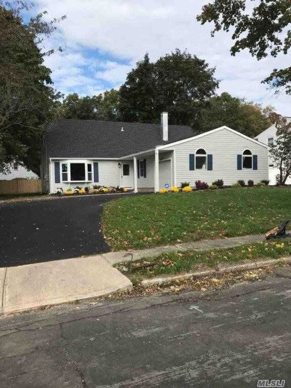 Property Photo: 118 Stuyvesant Drive NY 11776