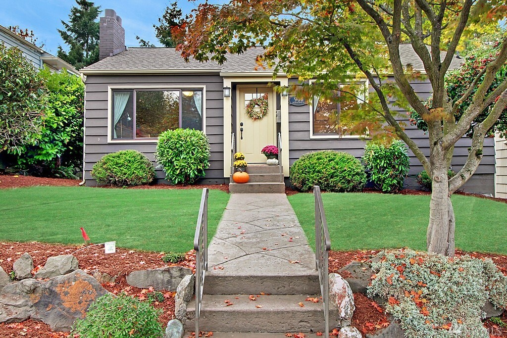 Property Photo: 908 N 89th St WA 98103