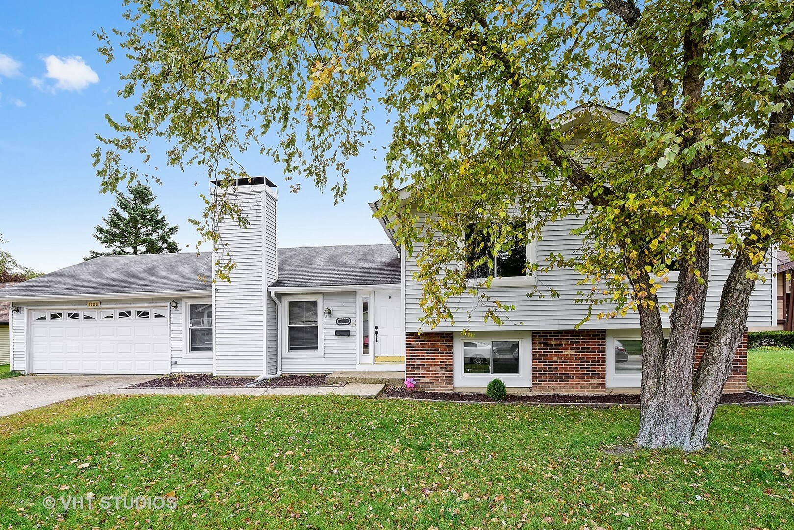Property Photo: 1108 Santa Anita Drive IL 60133