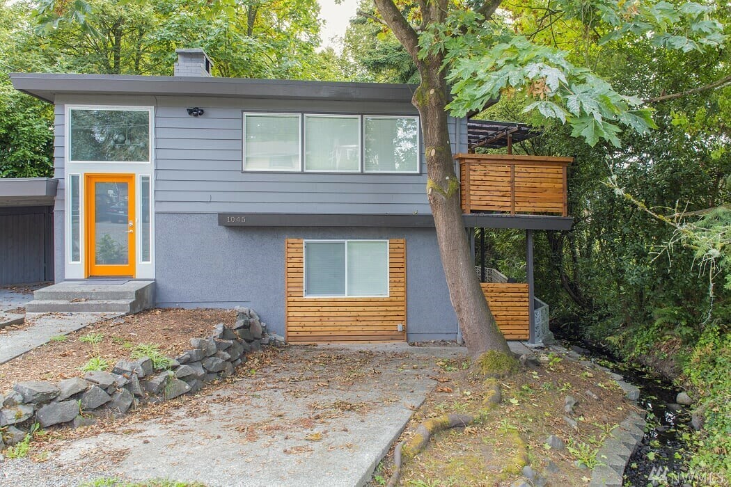 Property Photo:  1045 NE 115th St  WA 98125 