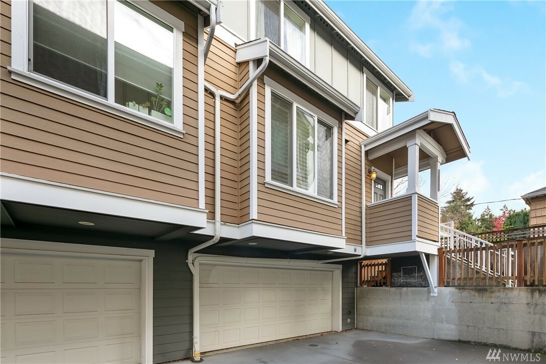 Property Photo:  4506 NE 55th St B  WA 98105 