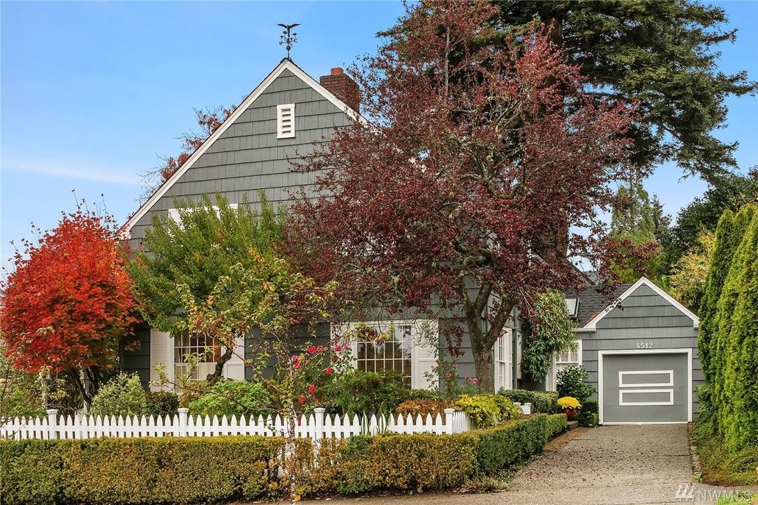 Property Photo: 4512 NE 40th St WA 98105