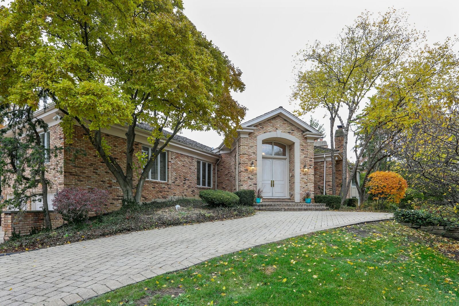 Property Photo: 52 Baybrook Lane IL 60523
