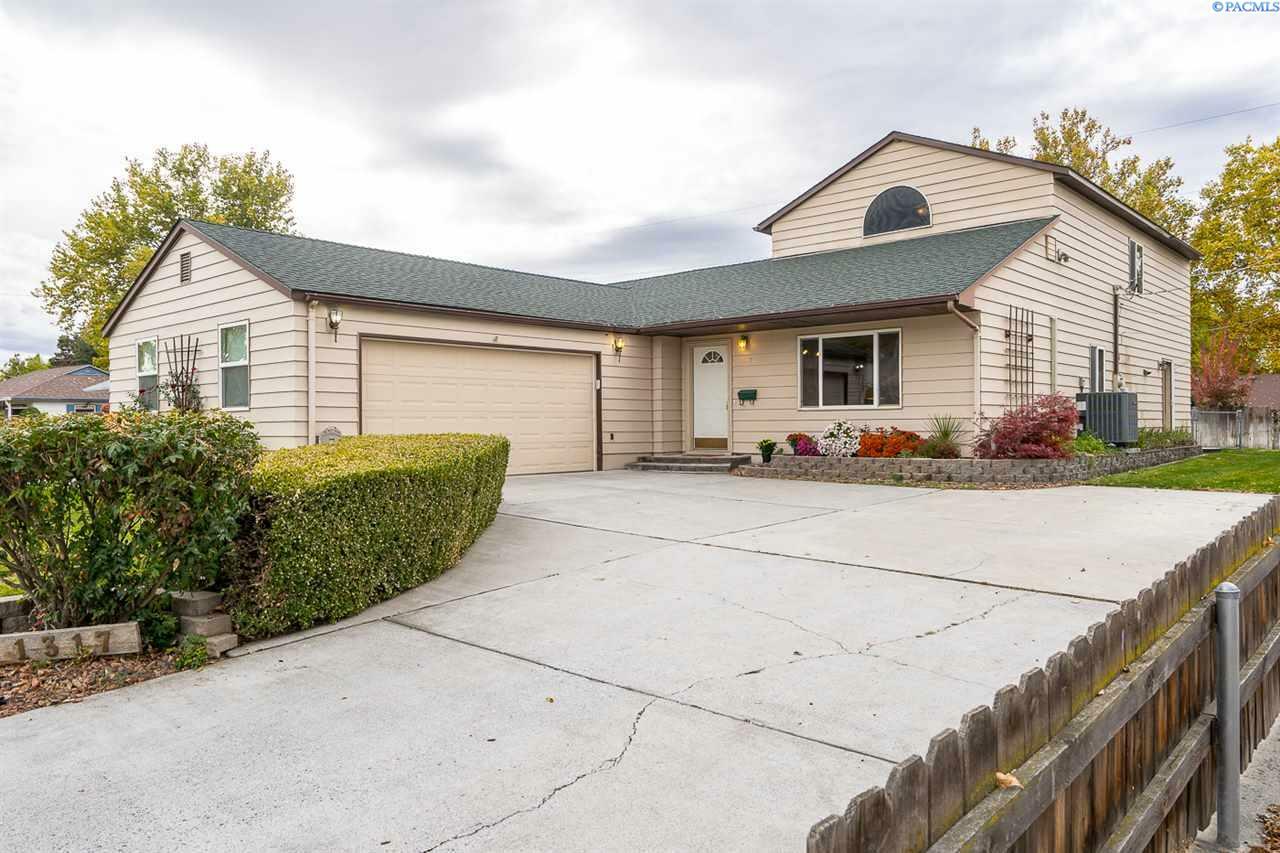 Property Photo:  1317 Cedar Ave.  WA 99354 