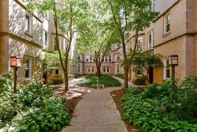 Property Photo: 1433 West Elmdale Avenue 3N IL 60660