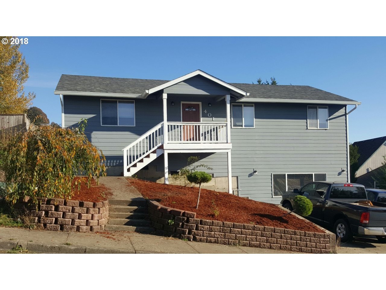 Property Photo: 401 NE Box Ct OR 97378