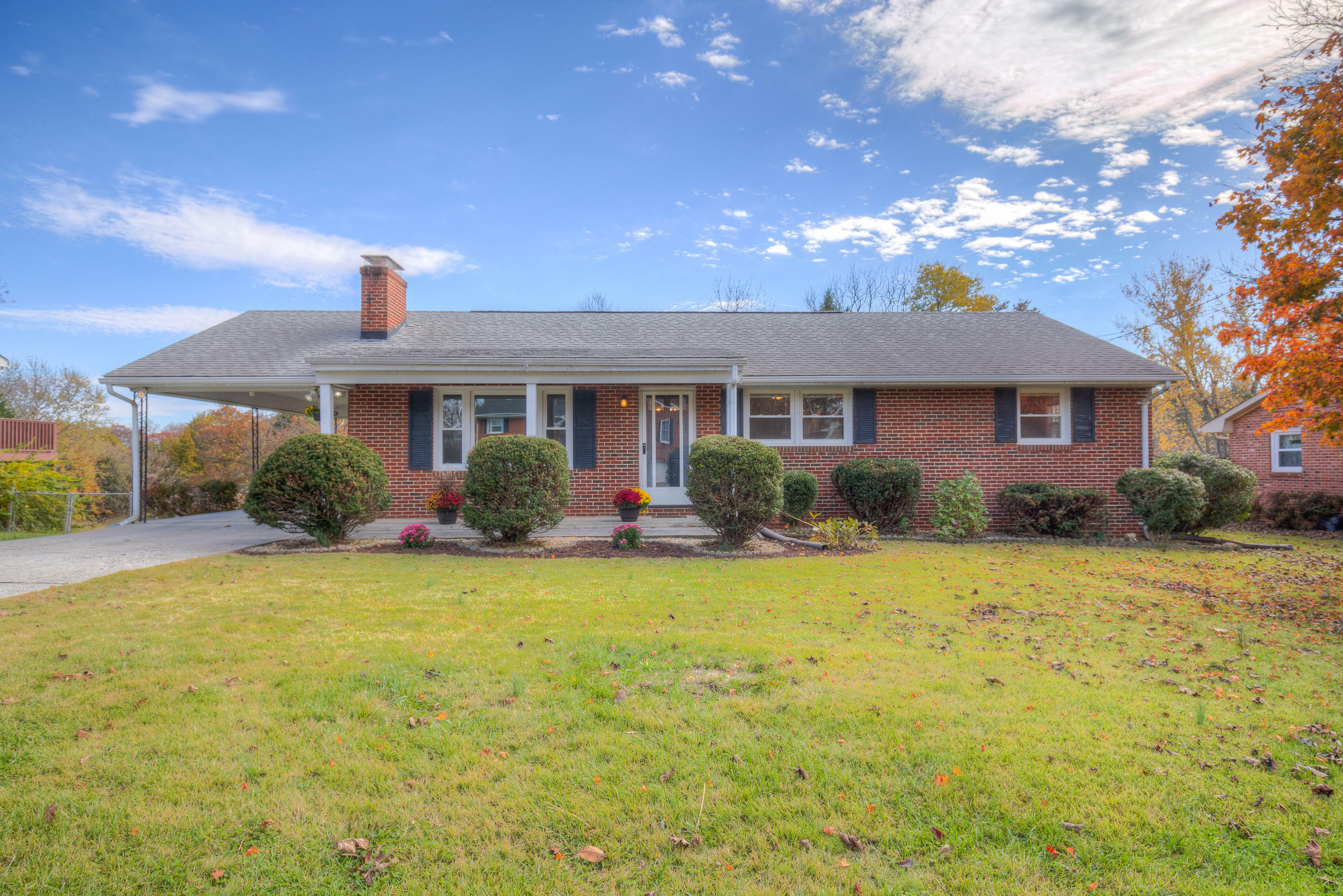 Property Photo:  4918 Mount Holland Dr SW  VA 24018 