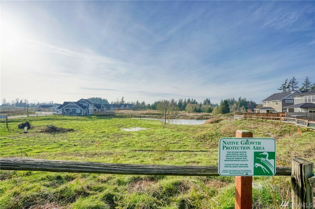 Property Photo:  6059 Monument Dr  WA 98248 