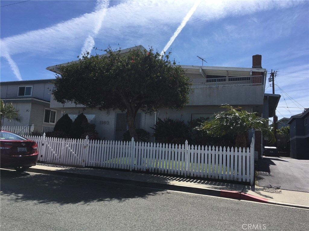 Property Photo: 1102 Opal Street CA 90277