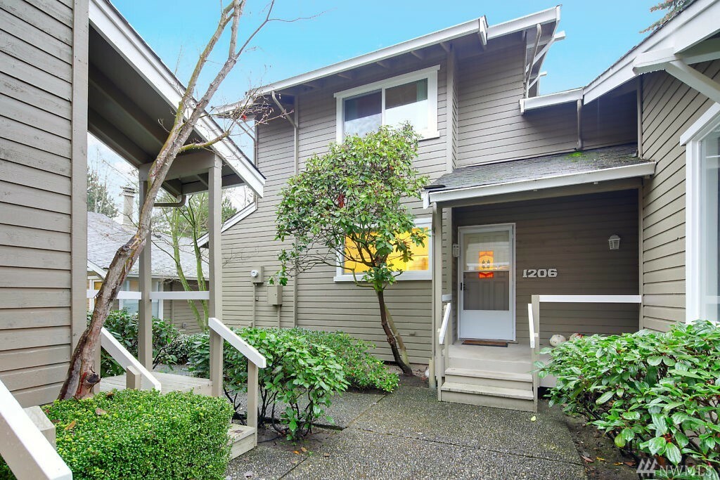 Property Photo:  1206 101st Place NE #1206  WA 98004 