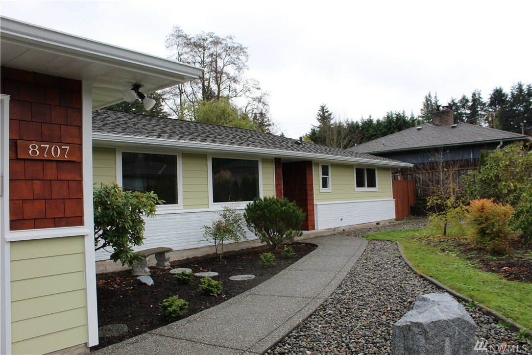 Property Photo: 8707 Del Campo Dr WA 98208