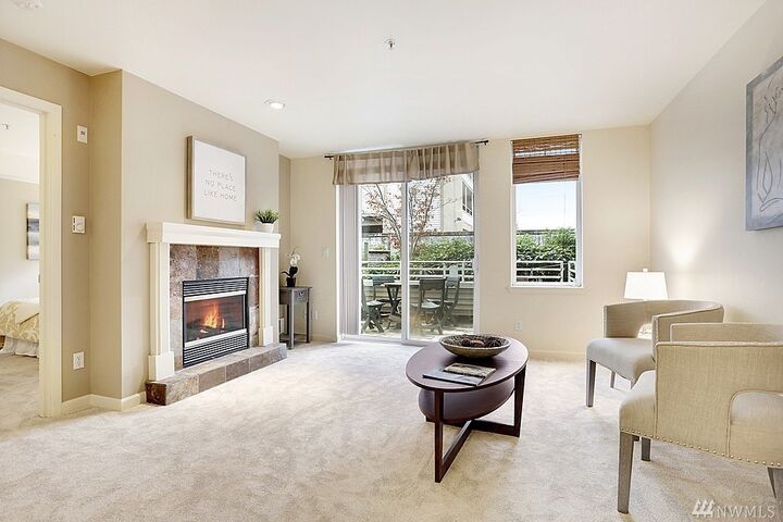 Property Photo:  611 Highland Dr 402  WA 98109 