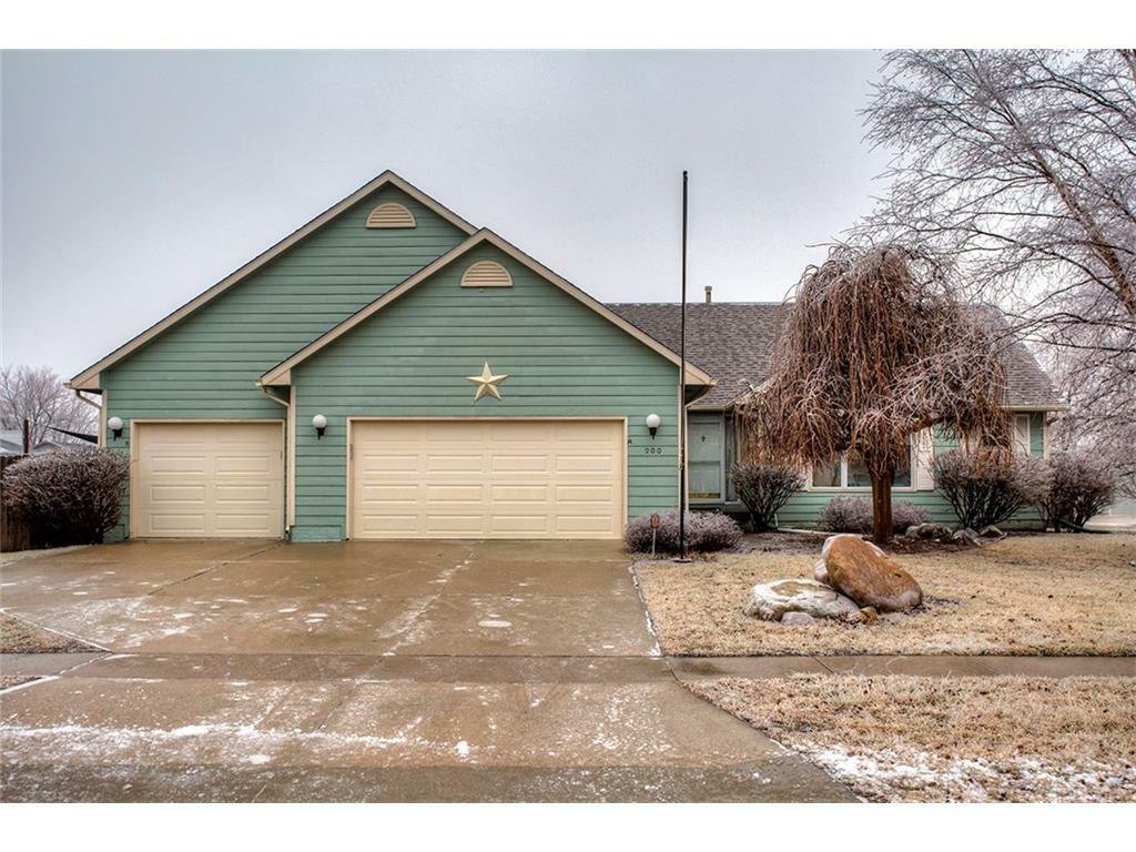 Property Photo:  900 4th Street  IA 50263 