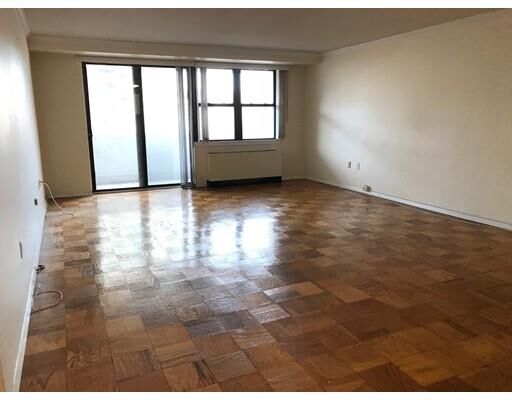 Property Photo: 2 Hawthorne Place 7H MA 02114