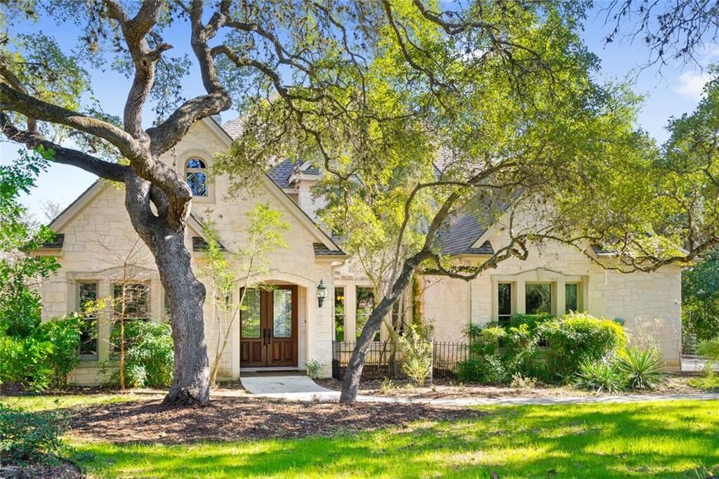 Property Photo: 106 Rogers Ridge Street TX 78666