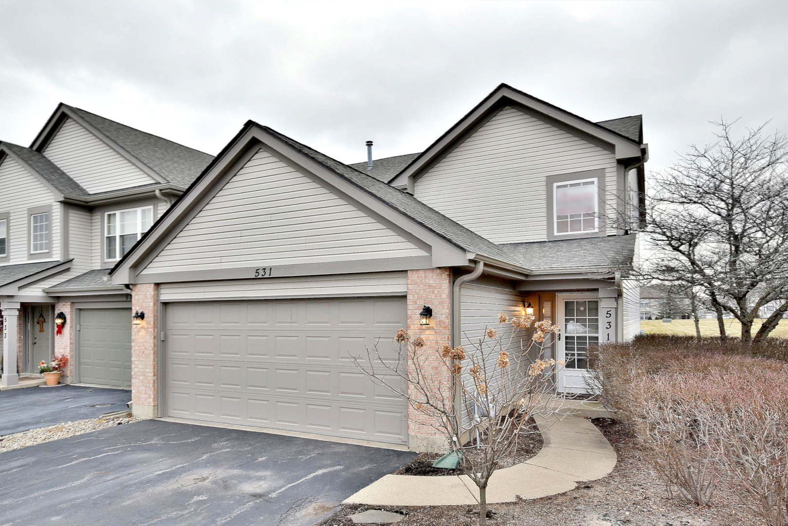 Property Photo: 531 Knoxbury Court IL 60123