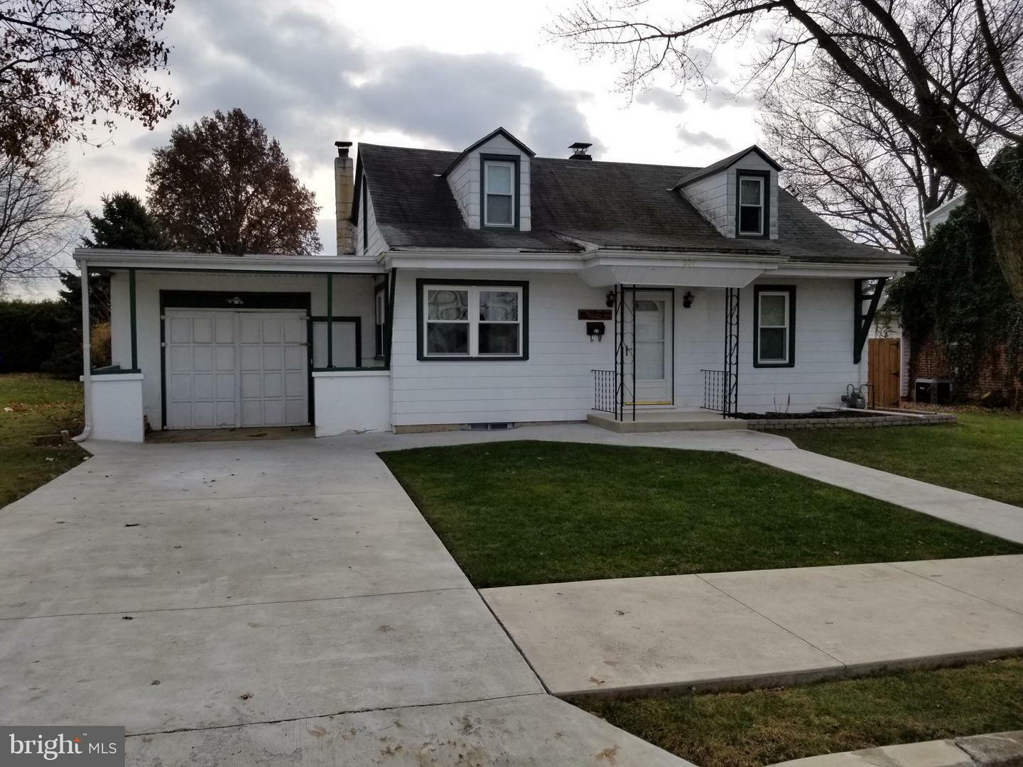 Property Photo: 604 W Oak Street PA 17078