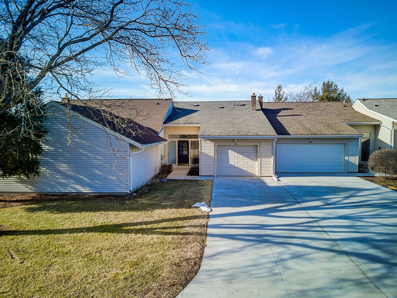 Property Photo: 626 Westridge Dr B6 WI 53095