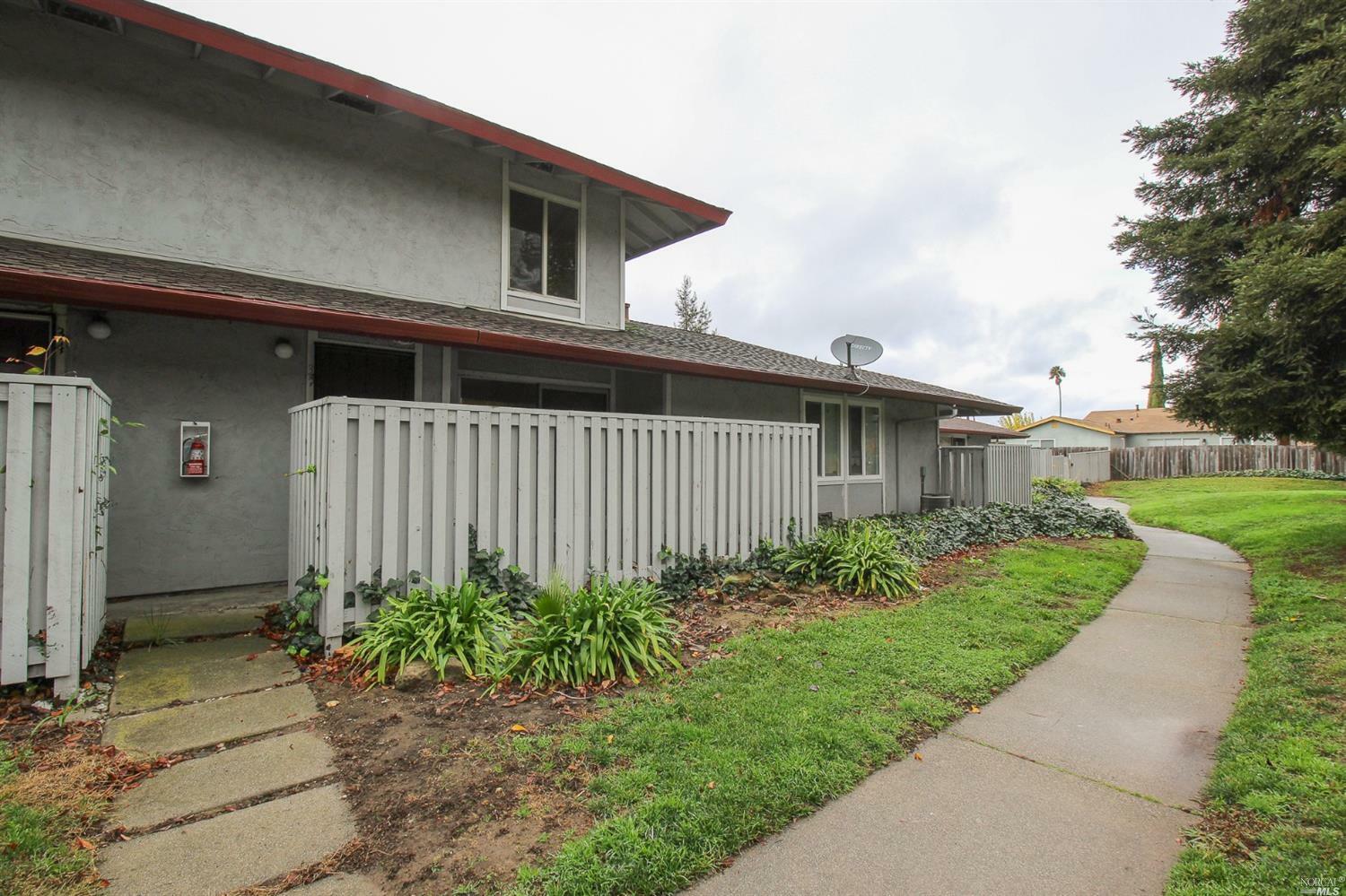 Property Photo:  35 Villa Court  CA 94533 