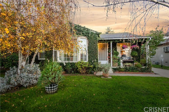 Property Photo:  17860 Bessemer Street  CA 91316 