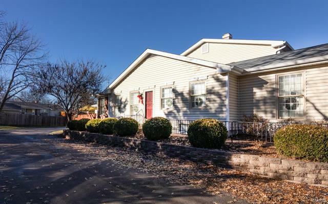 Property Photo: 1032 Brooksgate Manor Drive 63122