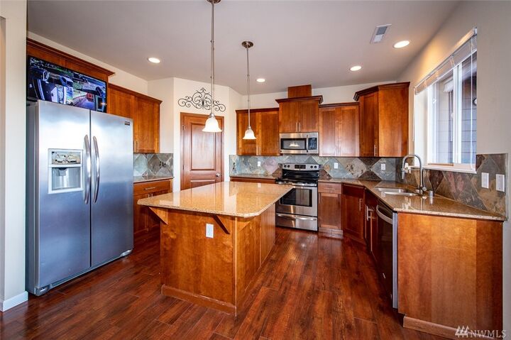 Property Photo:  6109 Alexander Ave SE  WA 98092 