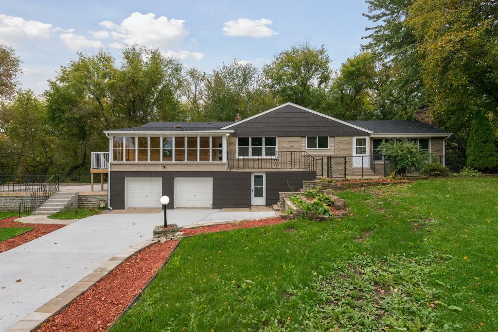 Property Photo:  30 Woodridge Lane  MN 55077 