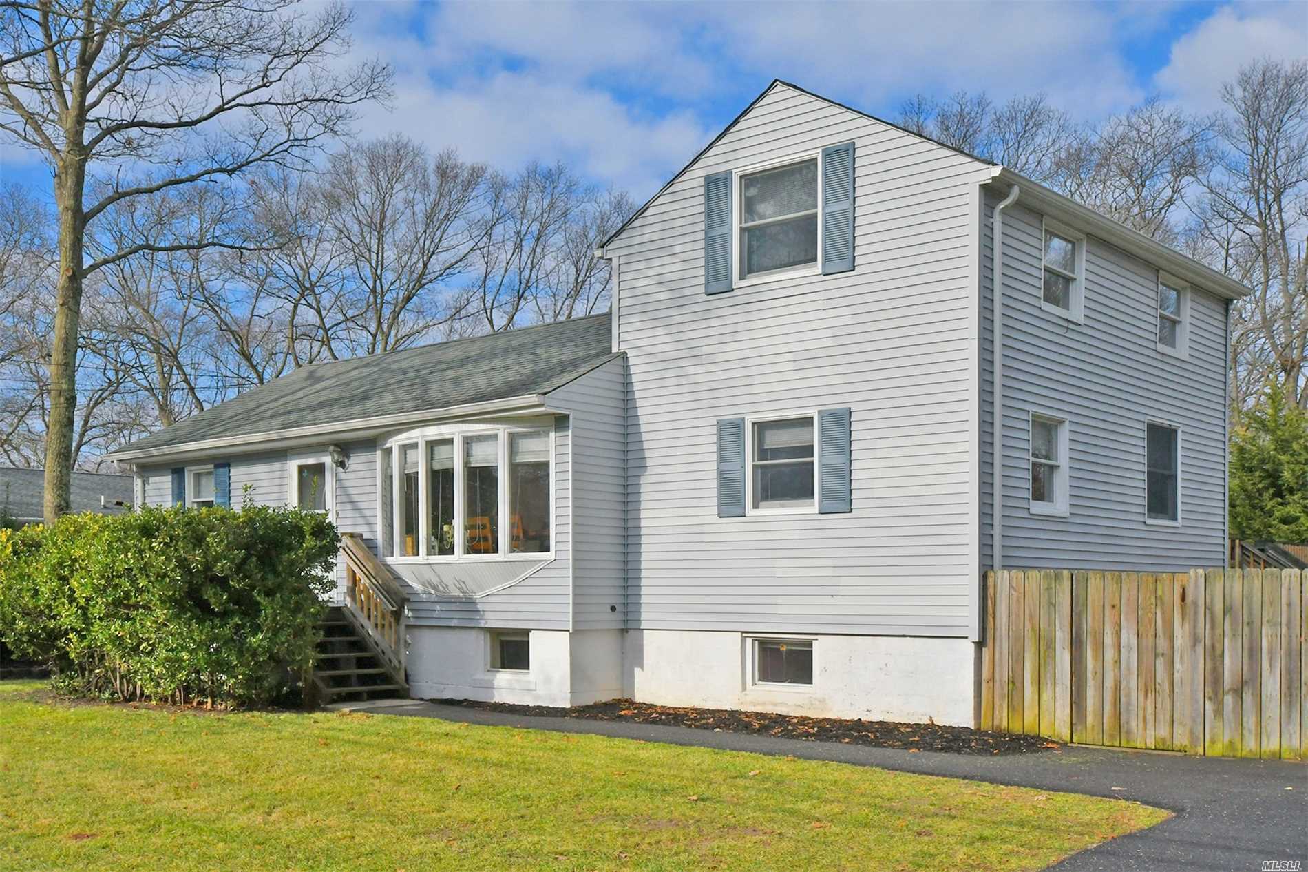 Property Photo:  17 Edwards Road  NY 11951 