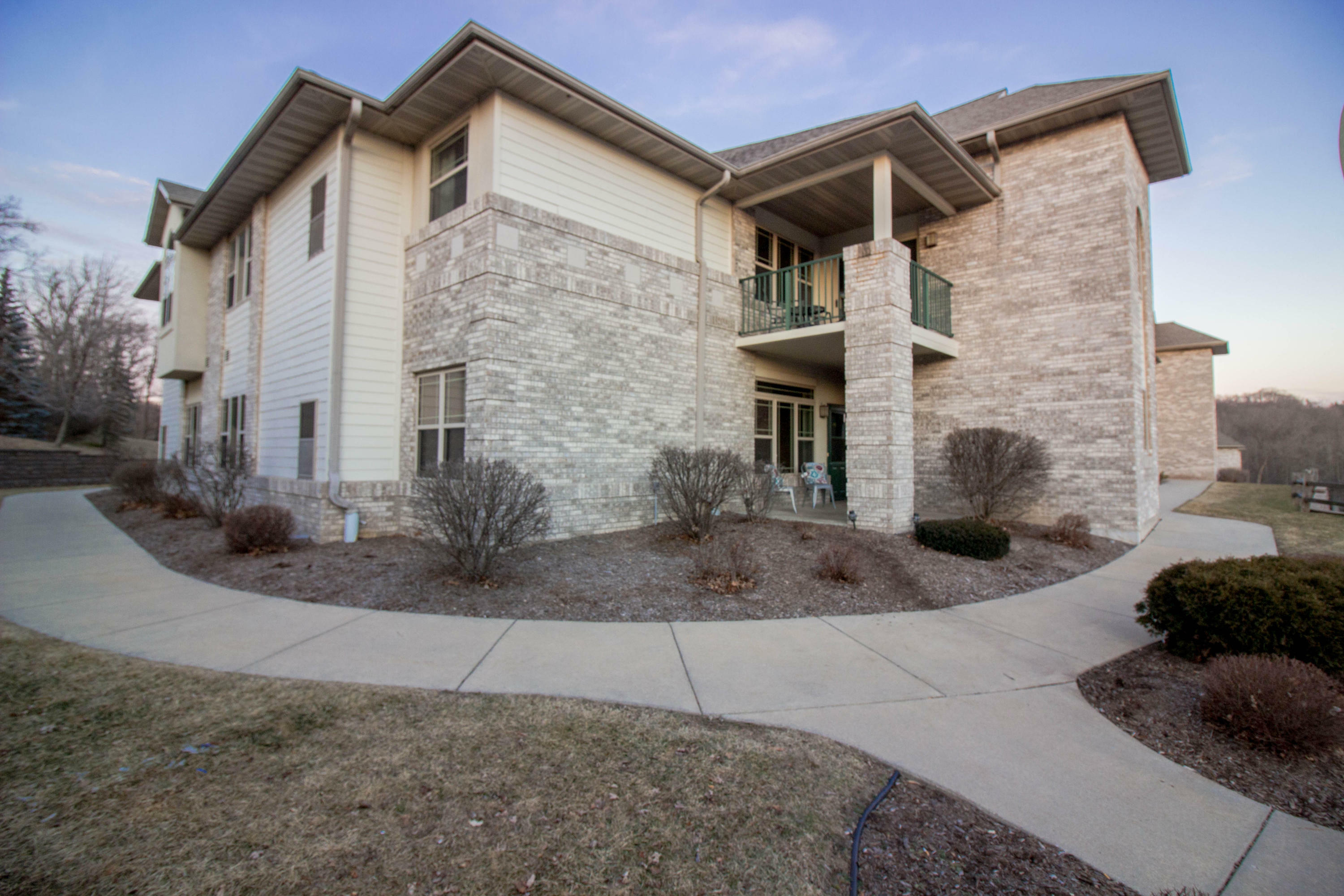 Property Photo:  470 N Silverbrook Dr 101  WI 53090 