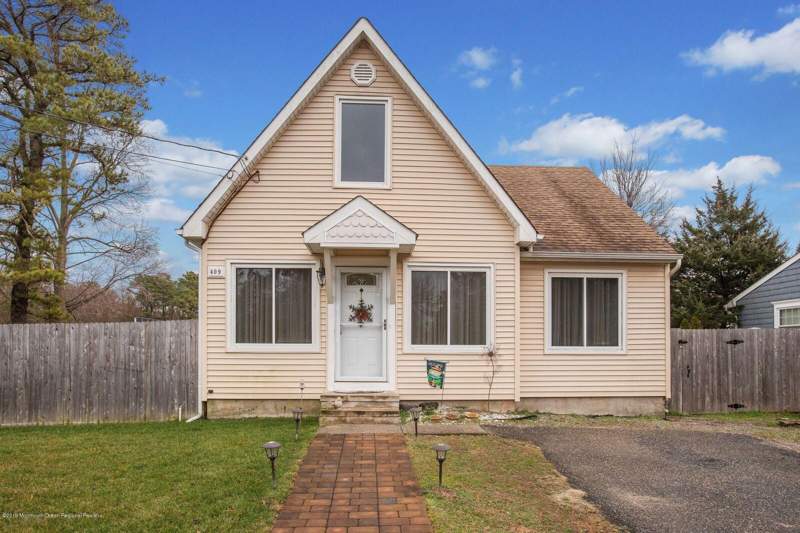 Property Photo:  409 Vannote Place  NJ 08723 