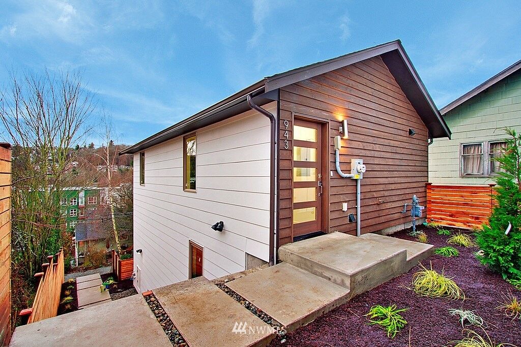 Property Photo:  943 Davis Place S  WA 98144 