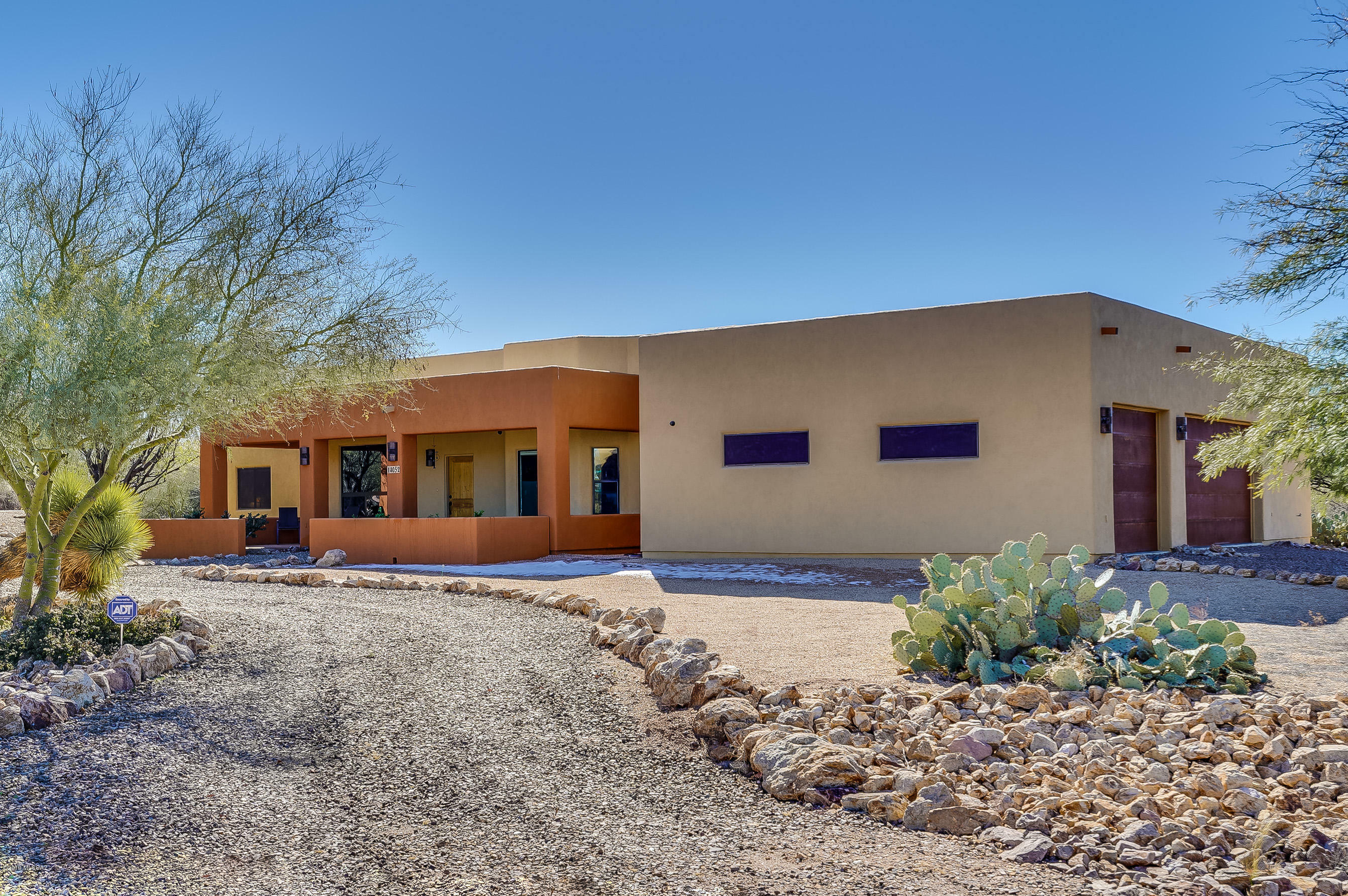 Property Photo:  14052 E Placita Mochuelo  AZ 85641 