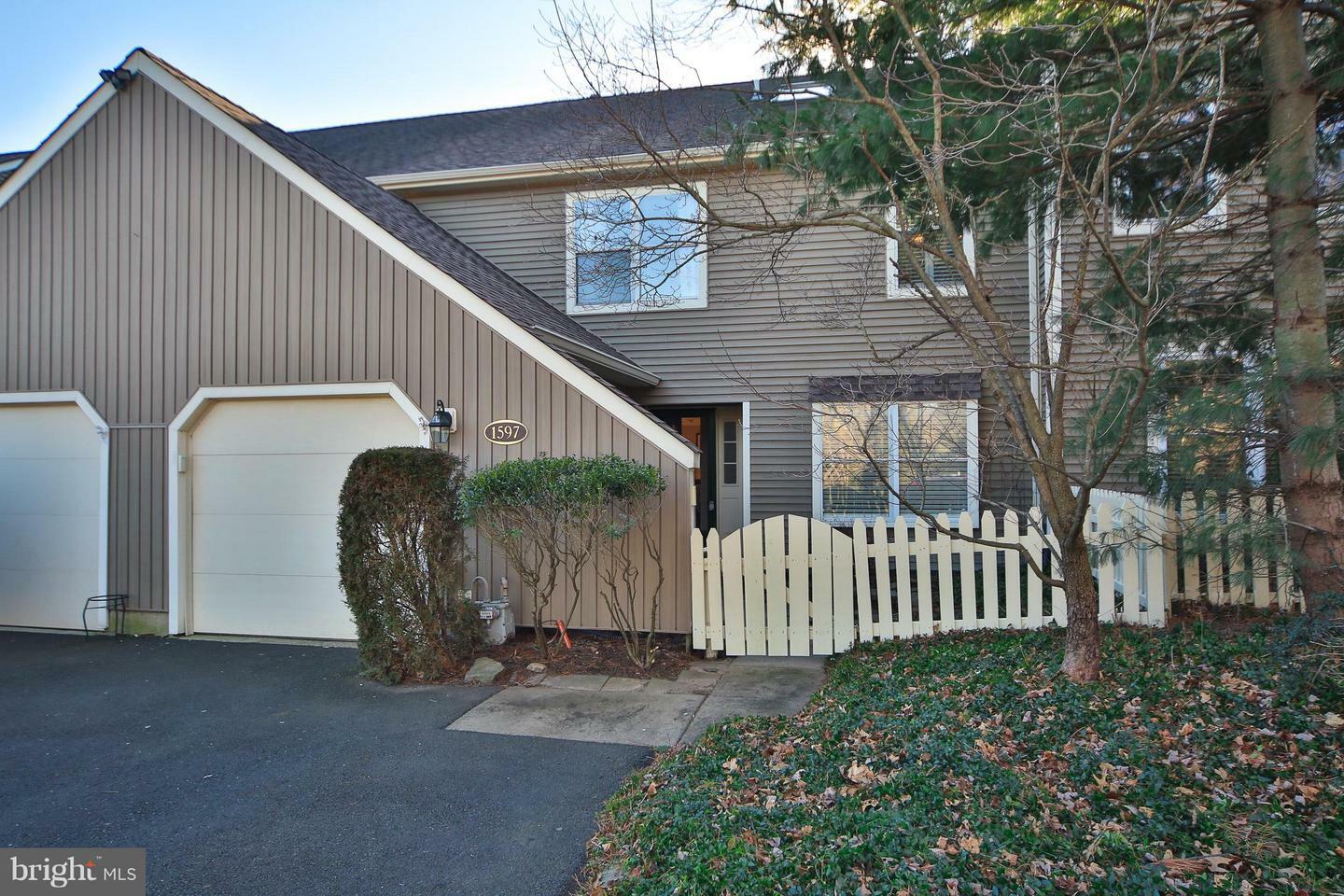 Property Photo:  1597 Lakeview Circle  PA 19067 