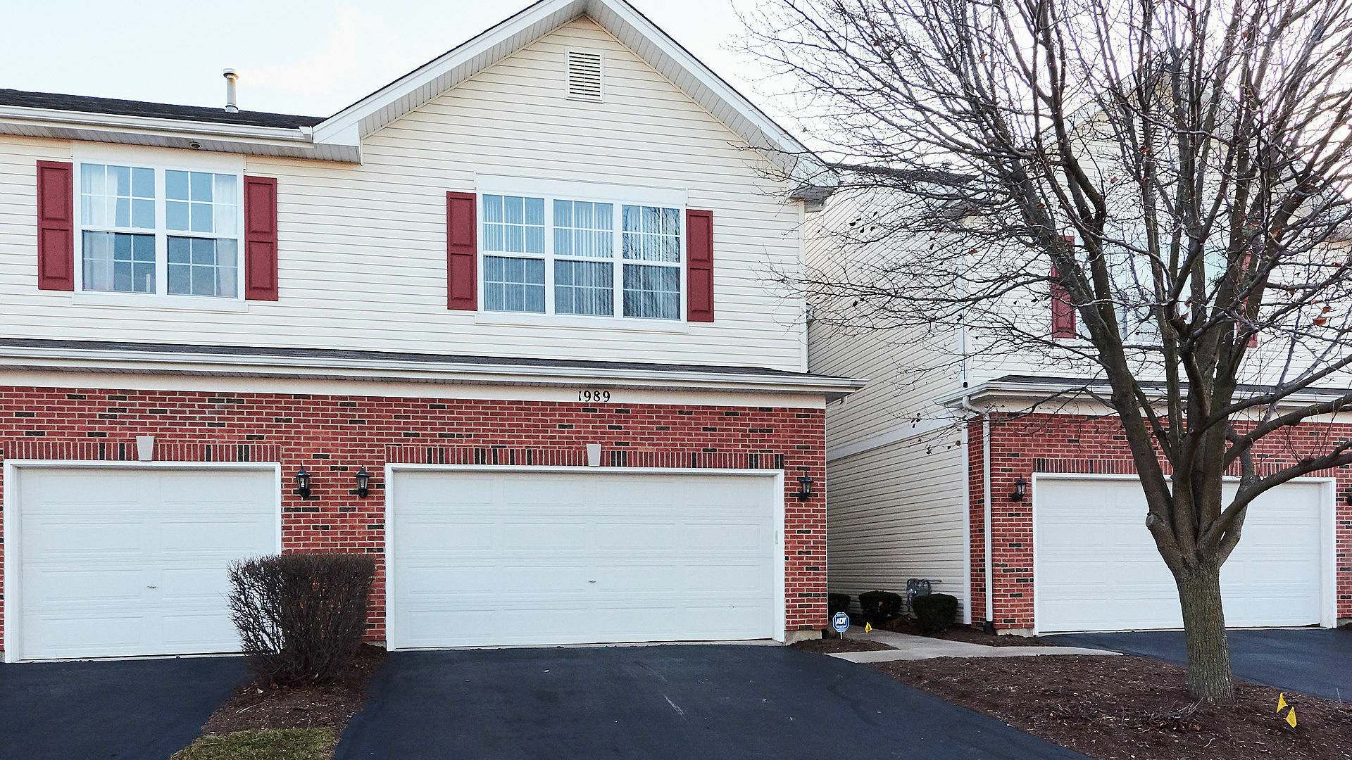 Property Photo:  1989 West Cobblestone Road 1989  IL 60446 