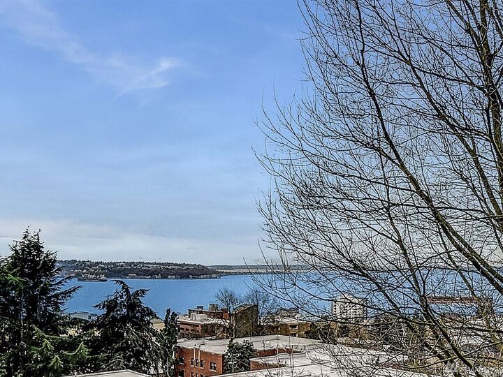 Property Photo:  1001 Queen Anne Ave N 405  WA 98109 