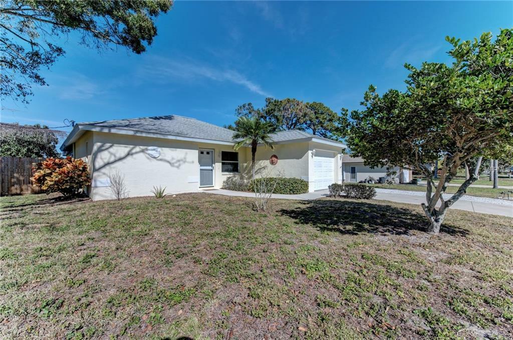 Property Photo:  208 Magnolia Road  FL 34293 