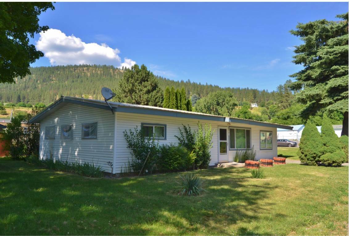 901 N Lincoln St  Colville WA 99114-2023 photo