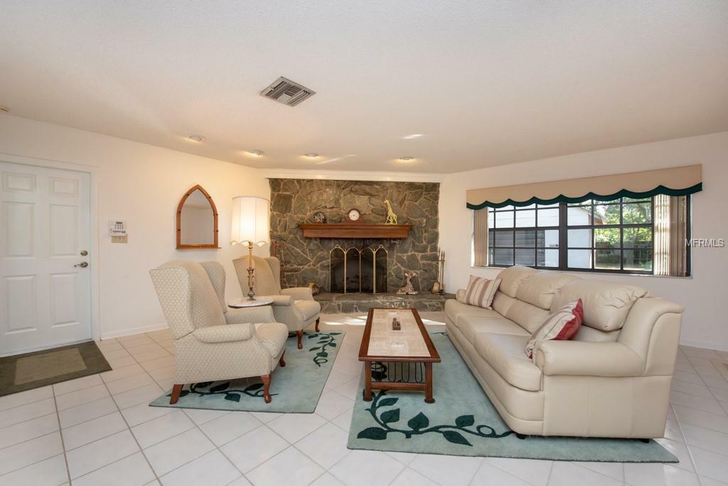 Property Photo: 1406 Whitaker Road FL 33549