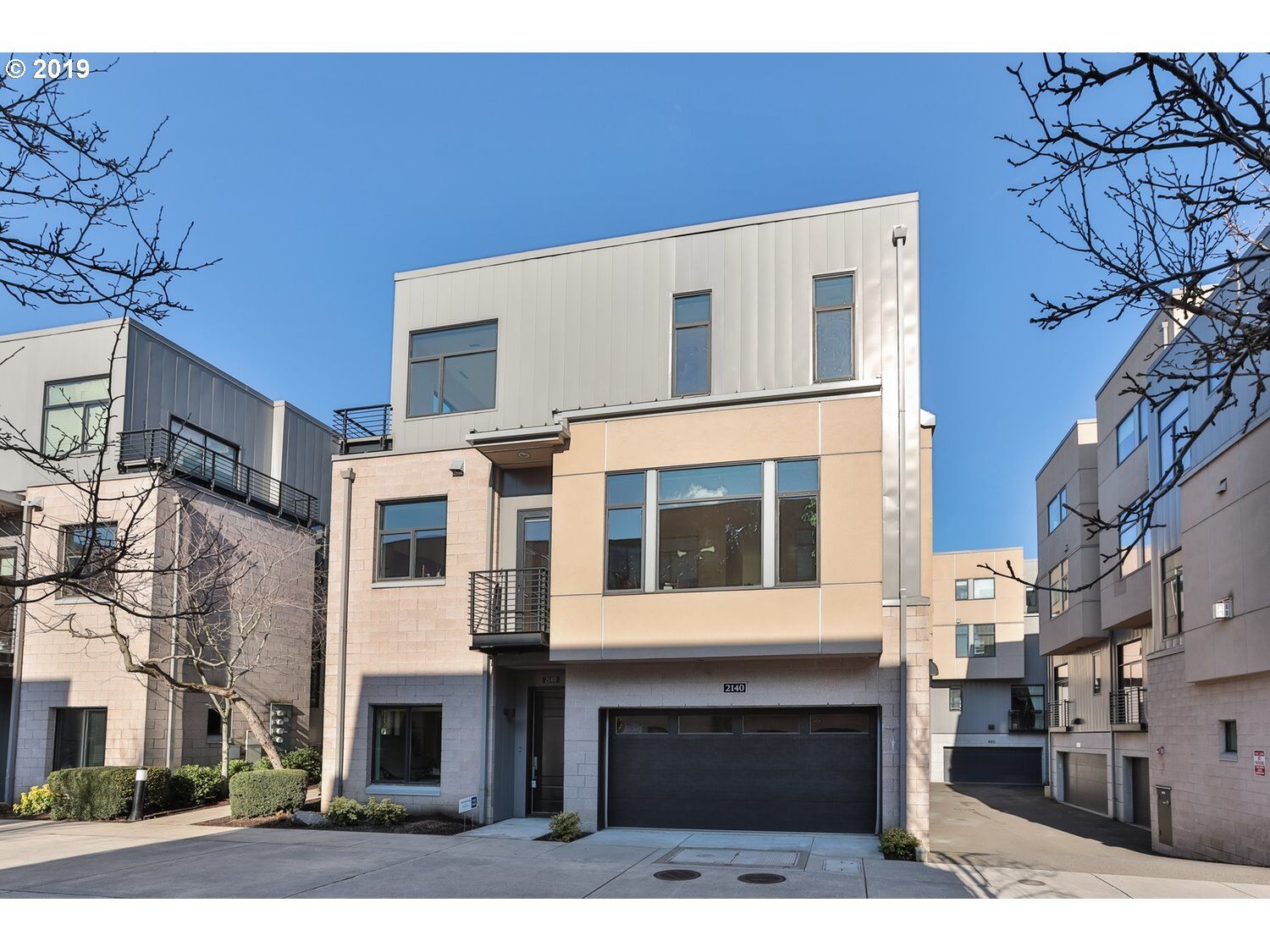 Property Photo:  2140 NW 16th Ave  OR 97209 