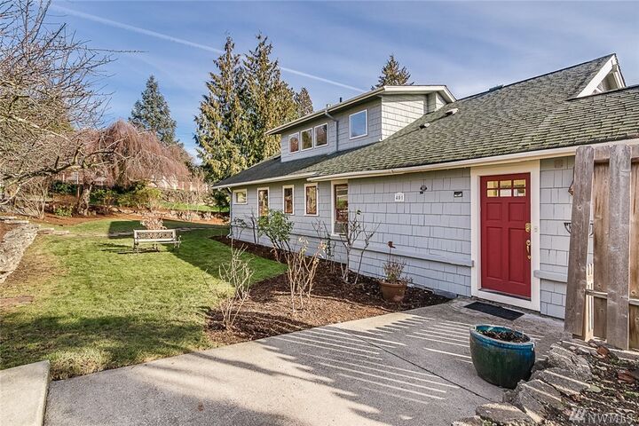 Property Photo: 401 SW Langston Rd WA 98057