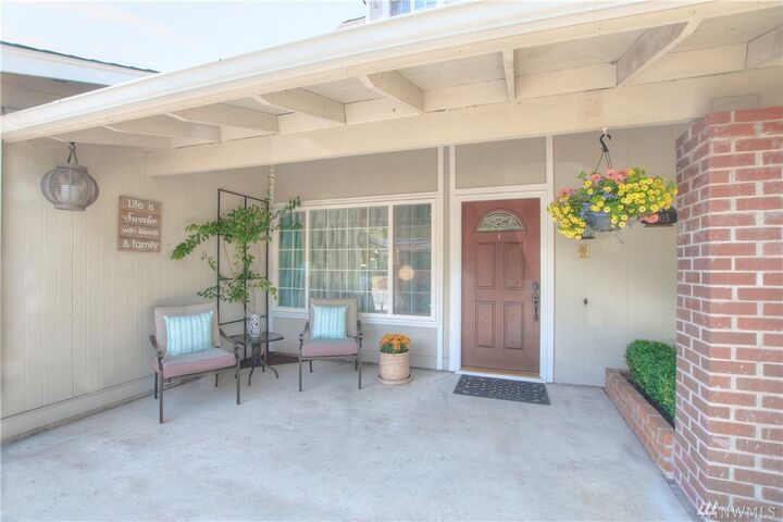 Property Photo:  2005 Riverview Dr NE  WA 98002 
