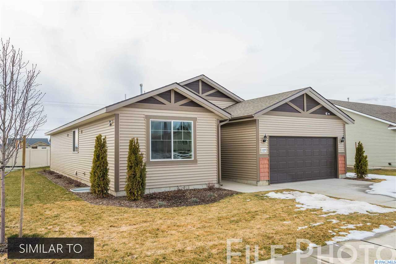 Property Photo: 403 E 34th Court WA 99337
