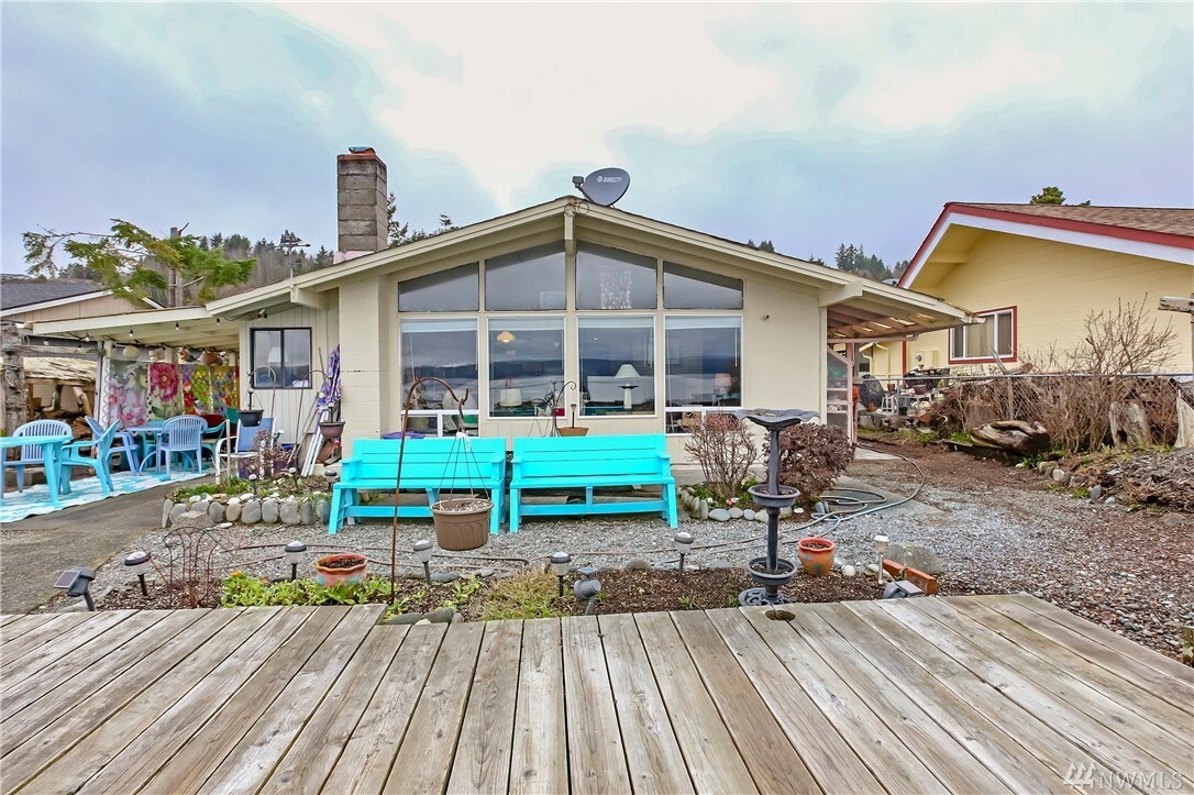 Property Photo:  170 N Beach Dr  WA 98365 