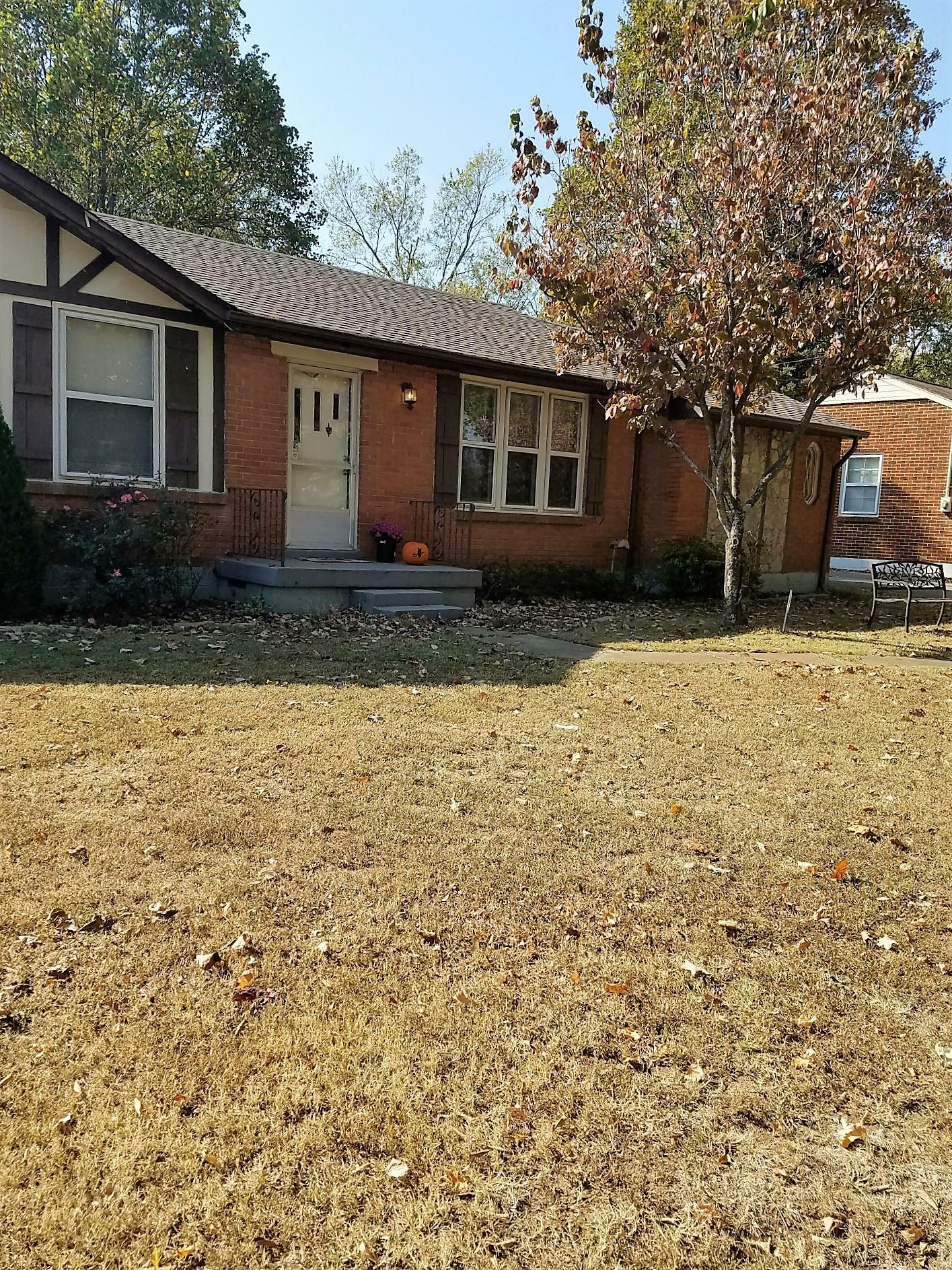 Property Photo: 613 Harding Pl TN 37211