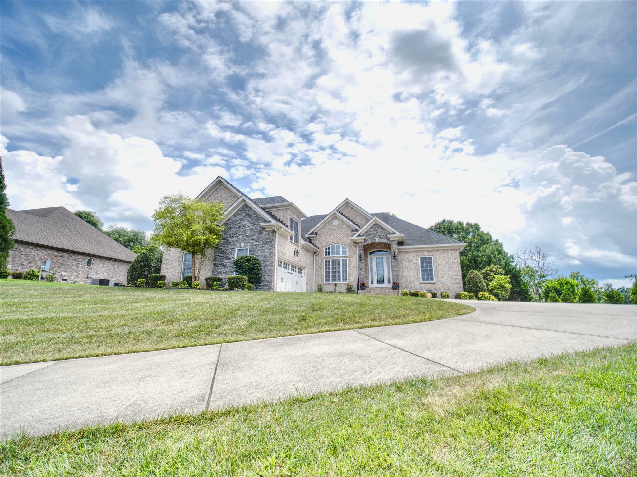 Property Photo: 1004 Briarwood Dr TN 37048