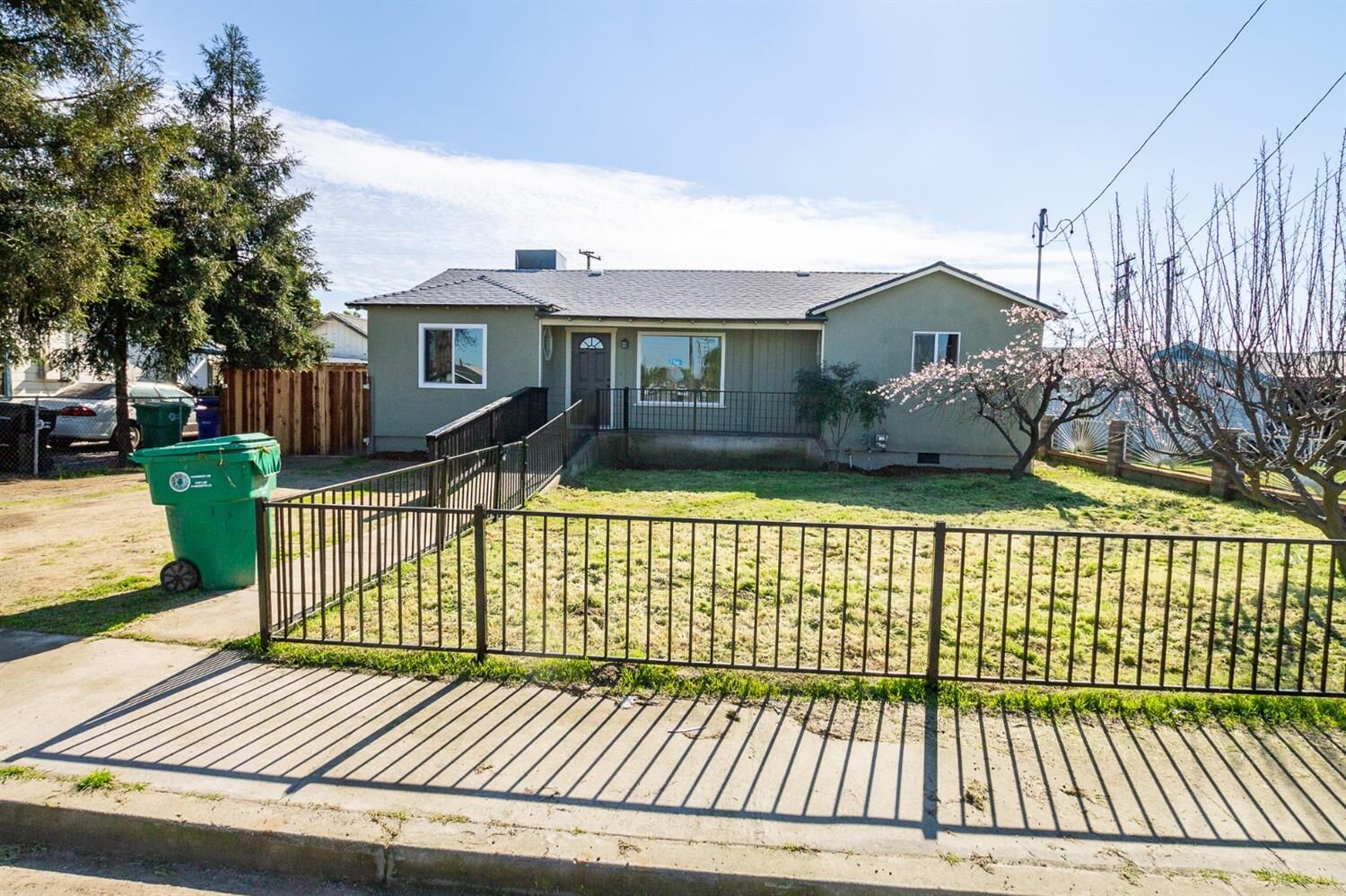 Property Photo:  1281 Tomah Avenue  CA 93257 