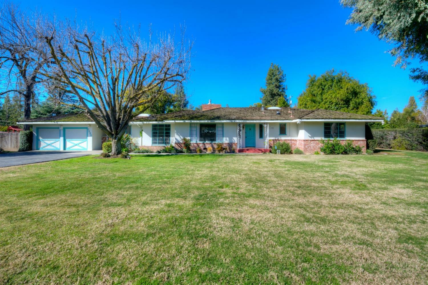 Property Photo:  1920 S Country Club Lane  CA 93727 