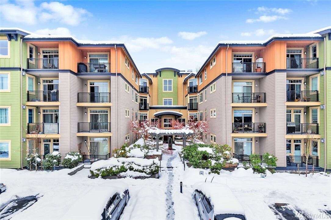 Property Photo: 15700 116th Ave NE 208 WA 98011